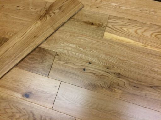 Tradition Engineered Oak Flooring Rustic, Lacquered, 150x3x14 mm Image 3