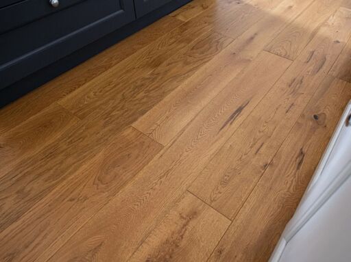 Evolve Knightsbridge, Engineered Oak Flooring, Golden, Handscraped & Lacquered, 190x15x1900 mm.